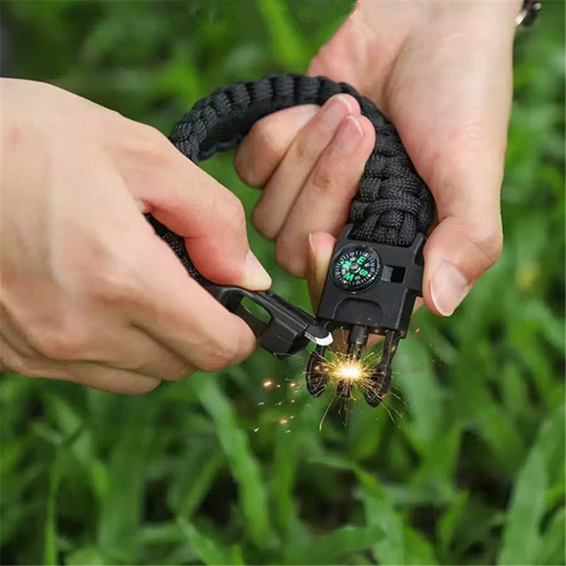 Bracciale bussola cinque in un - Fire Starting Kit recensione e prezzo